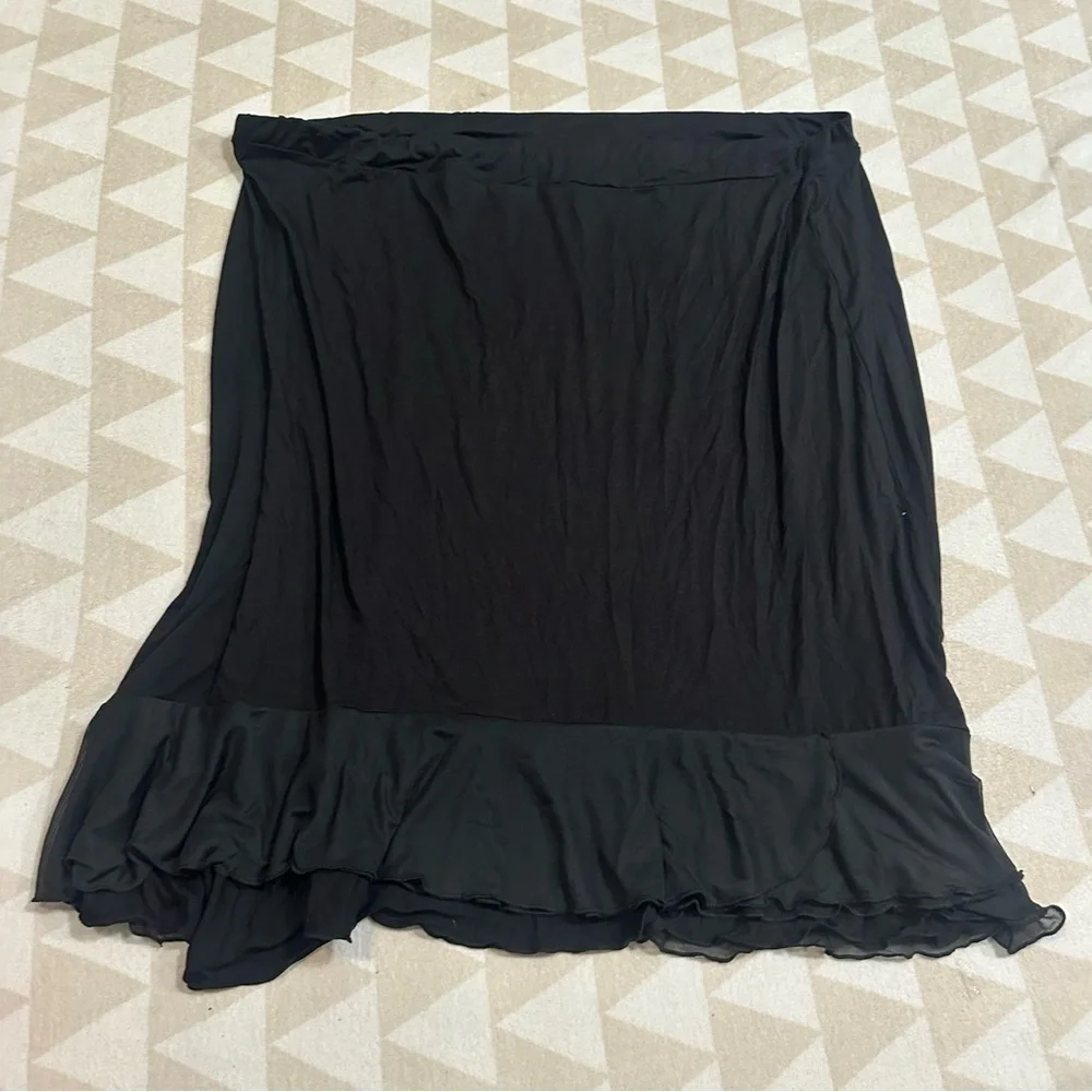 NWOT the pyramid collection Mesh Ruffle Knit Skirt